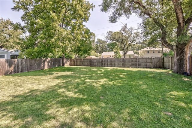 5531 REEDS Road, Mission, KS 66202