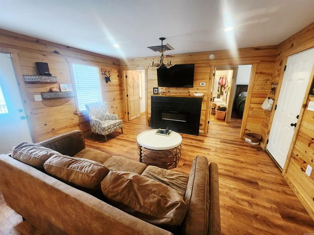 1195 & 1197 Gifford Tram Road, Malvern, AR 72104