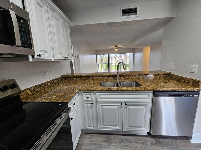 1500 Windorah Way F, West Palm Beach, FL 33411