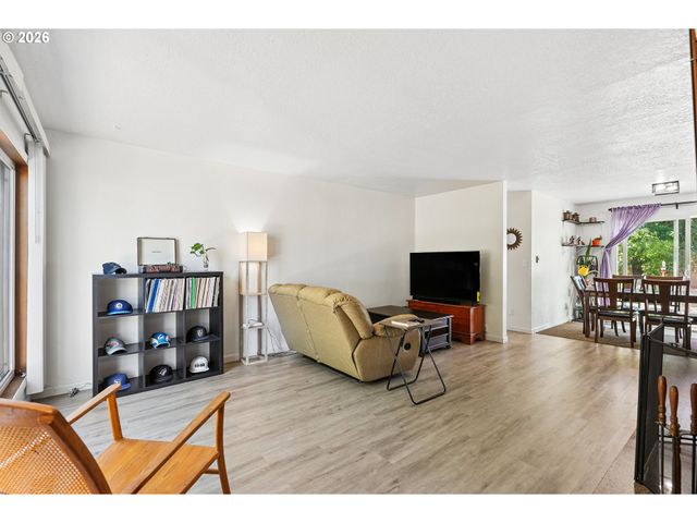 12406 Se RAYMOND St, Portland, OR 97236