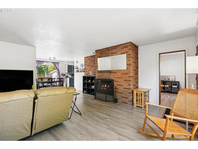 12406 Se RAYMOND St, Portland, OR 97236