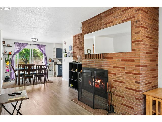 12406 Se RAYMOND St, Portland, OR 97236