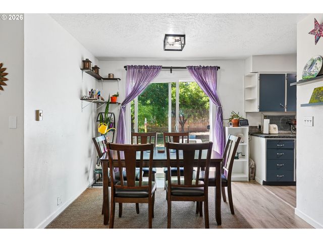 12406 Se RAYMOND St, Portland, OR 97236
