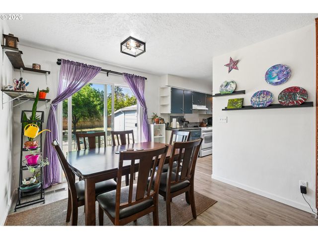 12406 Se RAYMOND St, Portland, OR 97236