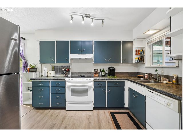 12406 Se RAYMOND St, Portland, OR 97236