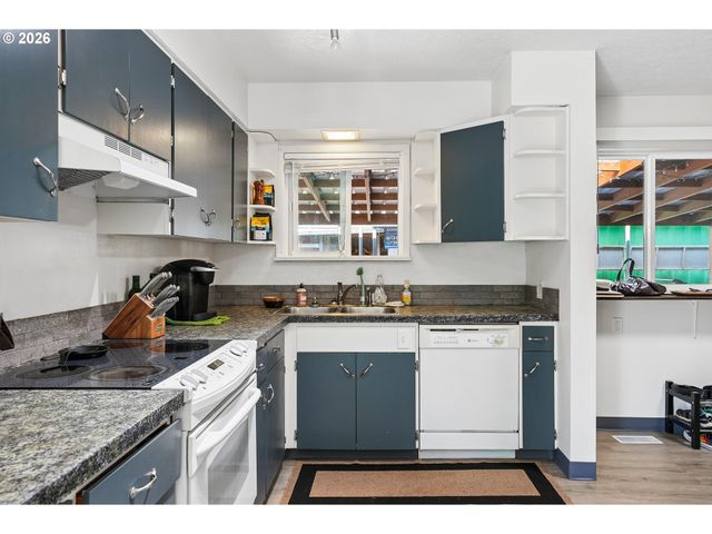 12406 Se RAYMOND St, Portland, OR 97236