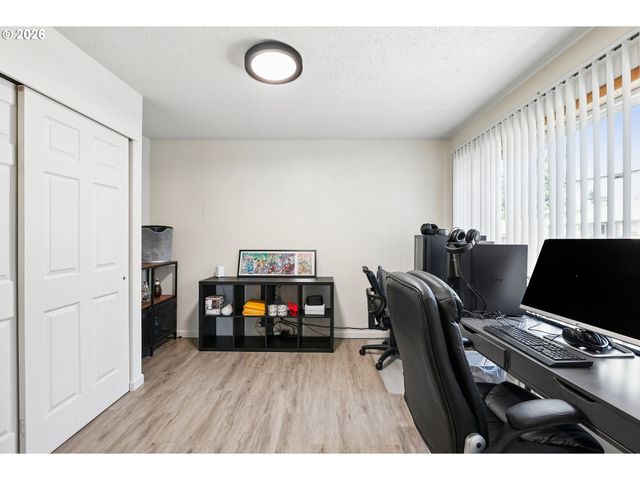 12406 Se RAYMOND St, Portland, OR 97236