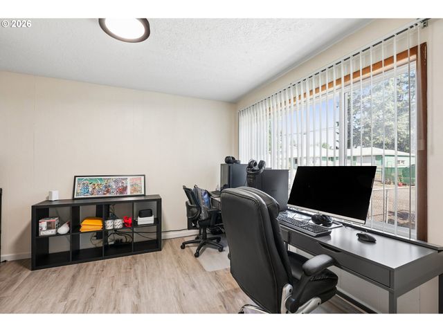 12406 Se RAYMOND St, Portland, OR 97236