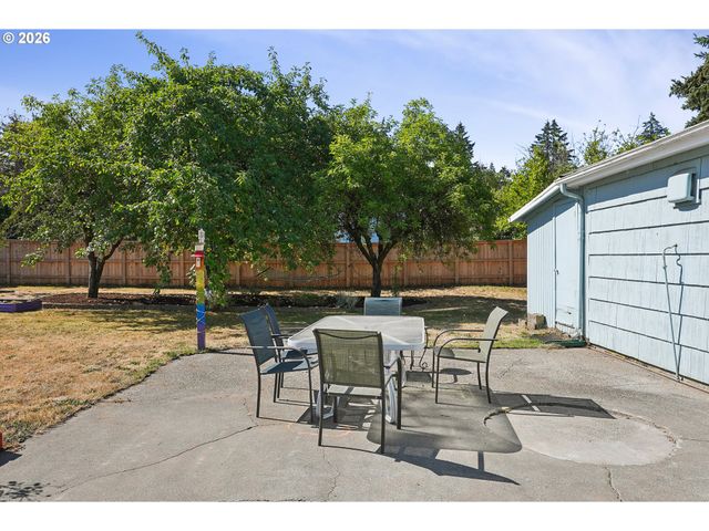 12406 Se RAYMOND St, Portland, OR 97236