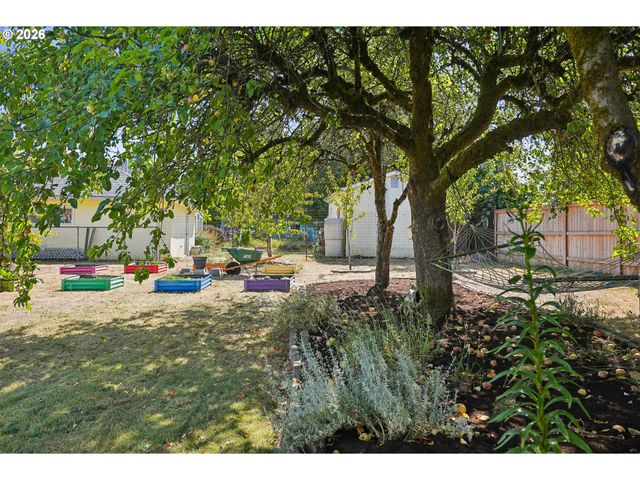 12406 Se RAYMOND St, Portland, OR 97236