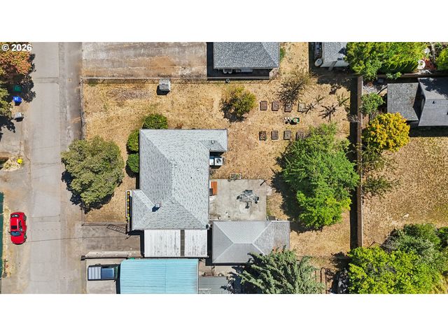 12406 Se RAYMOND St, Portland, OR 97236