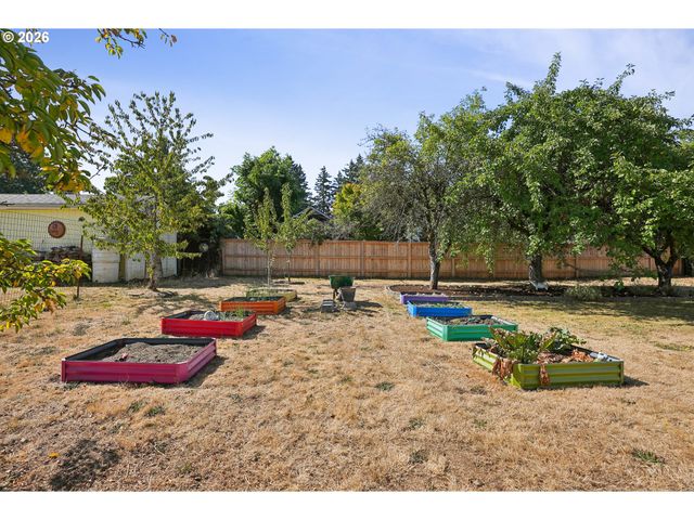 12406 Se RAYMOND St, Portland, OR 97236