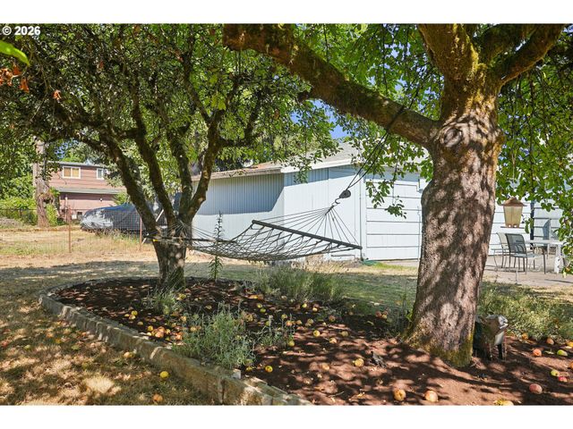 12406 Se RAYMOND St, Portland, OR 97236