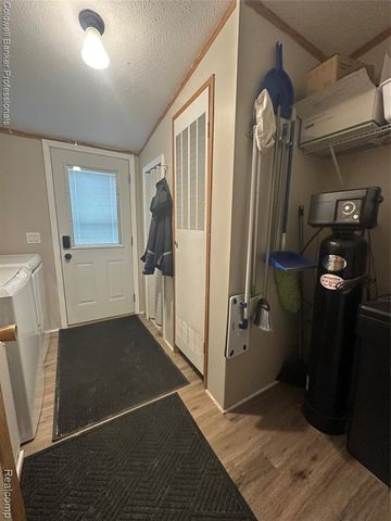 94 Twin Oaks Drive, Lapeer, MI 48446