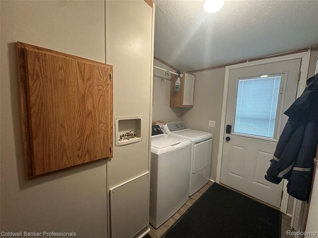 94 Twin Oaks Drive, Lapeer, MI 48446