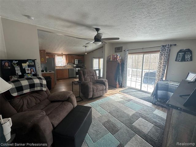 94 Twin Oaks Drive, Lapeer, MI 48446