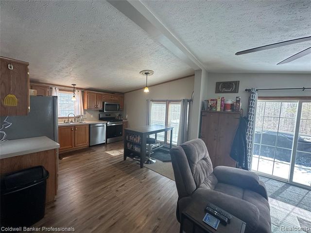 94 Twin Oaks Drive, Lapeer, MI 48446