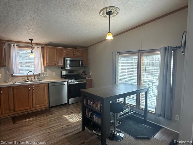 94 Twin Oaks Drive, Lapeer, MI 48446