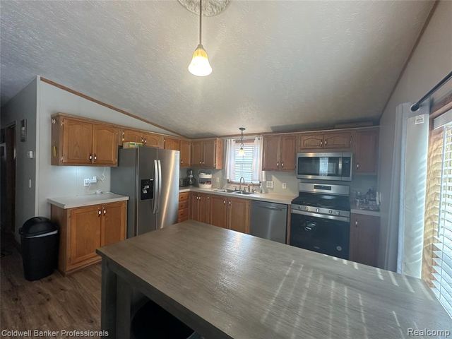 94 Twin Oaks Drive, Lapeer, MI 48446