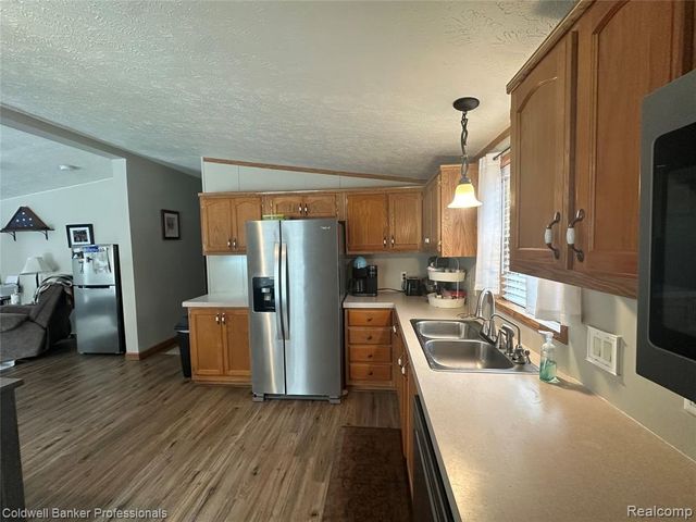 94 Twin Oaks Drive, Lapeer, MI 48446