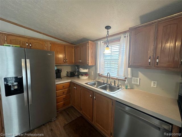 94 Twin Oaks Drive, Lapeer, MI 48446