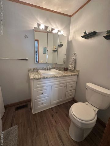 94 Twin Oaks Drive, Lapeer, MI 48446