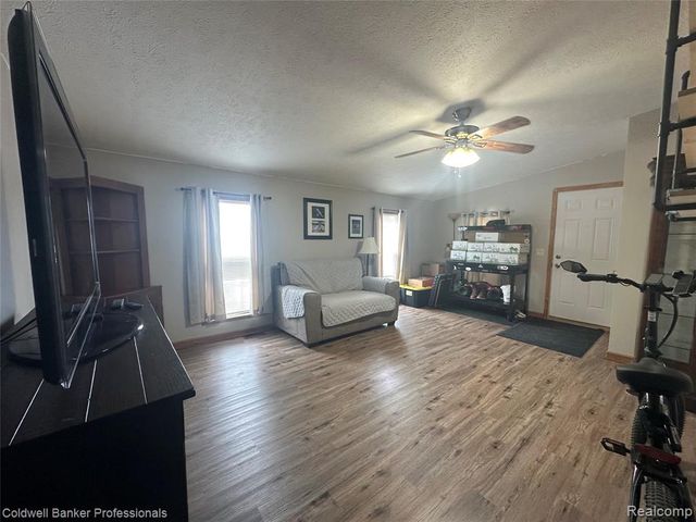 94 Twin Oaks Drive, Lapeer, MI 48446