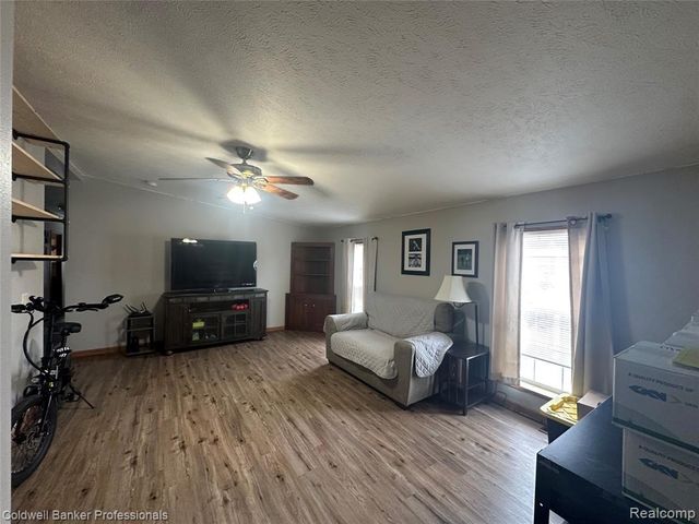 94 Twin Oaks Drive, Lapeer, MI 48446