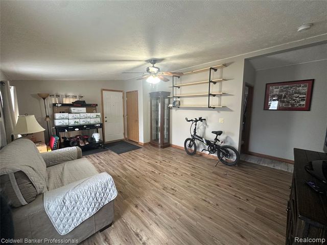 94 Twin Oaks Drive, Lapeer, MI 48446