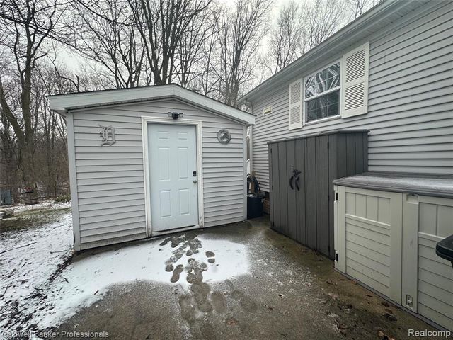 94 Twin Oaks Drive, Lapeer, MI 48446