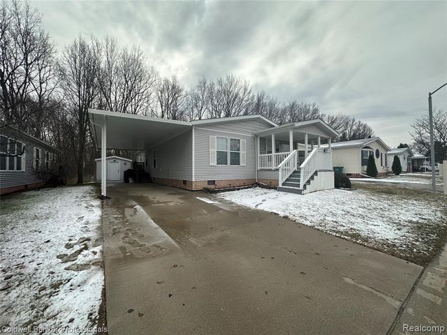 94 Twin Oaks Drive, Lapeer, MI 48446