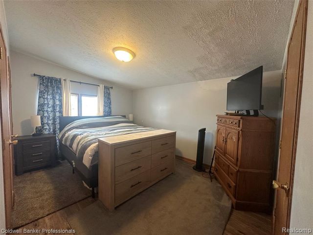 94 Twin Oaks Drive, Lapeer, MI 48446