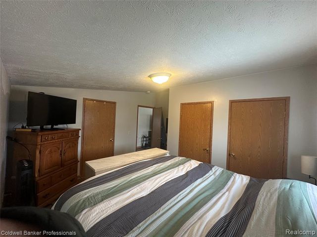 94 Twin Oaks Drive, Lapeer, MI 48446