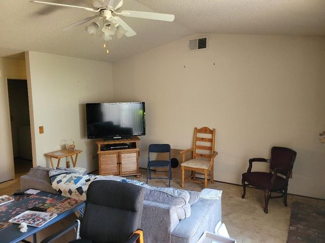 7407 Sunborough Ln, Sacramento, CA 95828