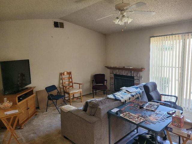 7407 Sunborough Ln, Sacramento, CA 95828