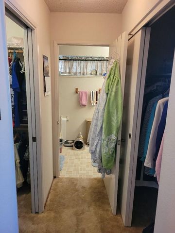 7407 Sunborough Ln, Sacramento, CA 95828