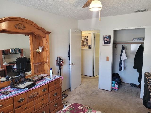 7407 Sunborough Ln, Sacramento, CA 95828