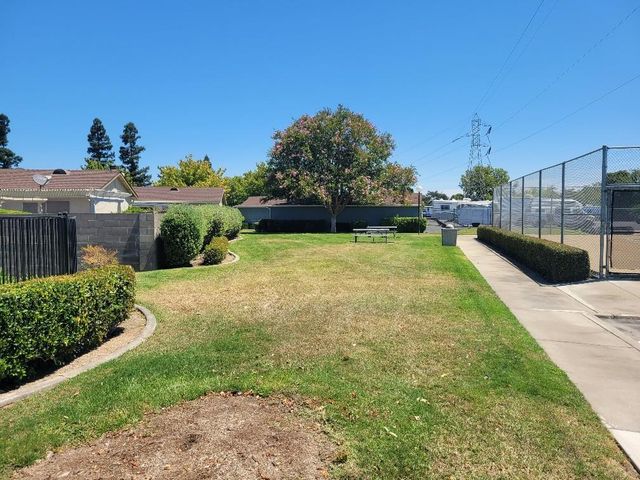 7407 Sunborough Ln, Sacramento, CA 95828