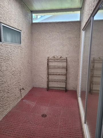 7407 Sunborough Ln, Sacramento, CA 95828