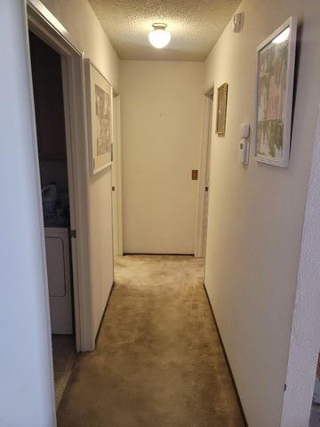 7407 Sunborough Ln, Sacramento, CA 95828