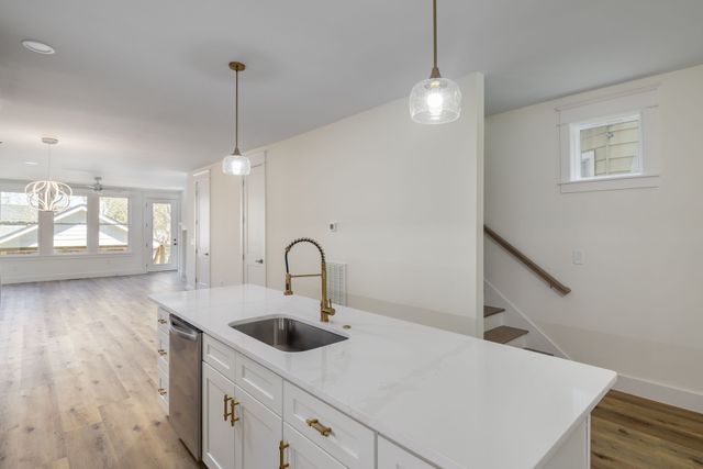 340A Peachtree St, Nashville, TN 37210