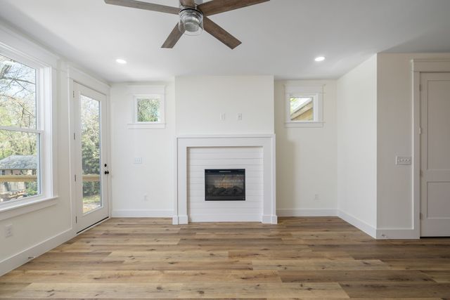 340A Peachtree St, Nashville, TN 37210