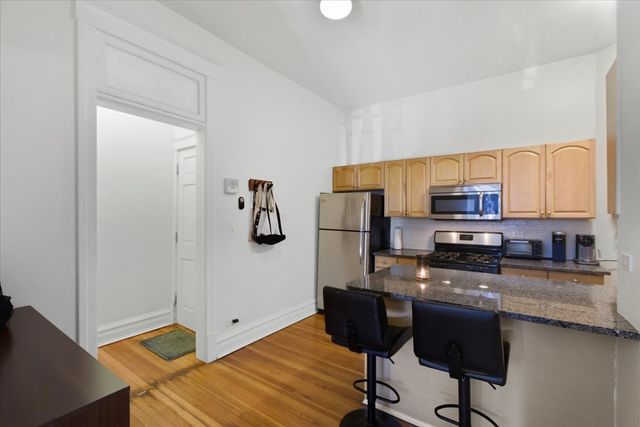 316 Lake Street 2F, Oak Park, IL 60302