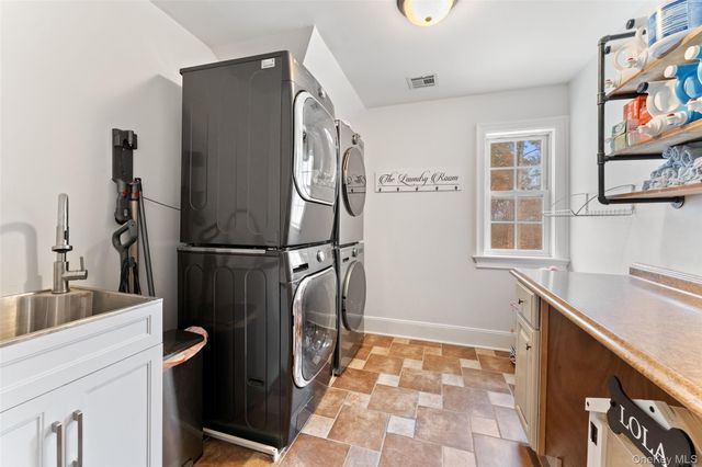 33 De Liso Lane, Mahopac, NY 10541