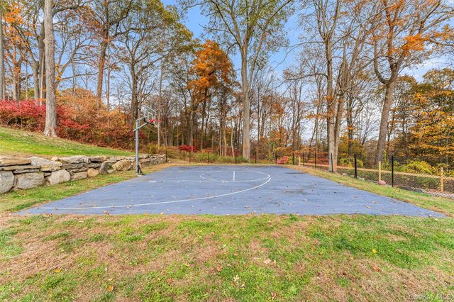 33 De Liso Lane, Mahopac, NY 10541