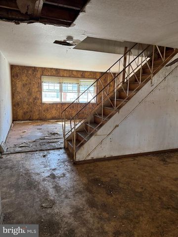 3609 ESSEX LN, Philadelphia, PA 19114