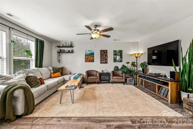 619 Edgewood Avenue, Hendersonville, NC 28792