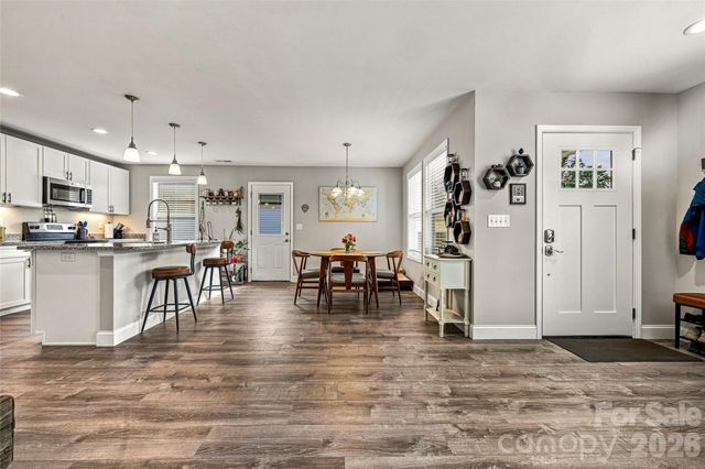 619 Edgewood Avenue, Hendersonville, NC 28792
