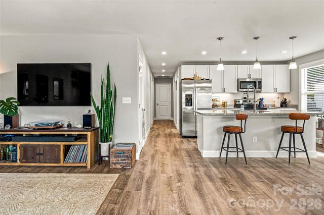 619 Edgewood Avenue, Hendersonville, NC 28792