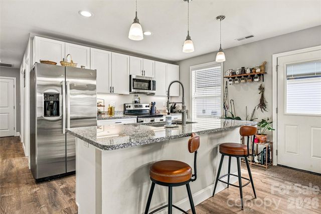 619 Edgewood Avenue, Hendersonville, NC 28792